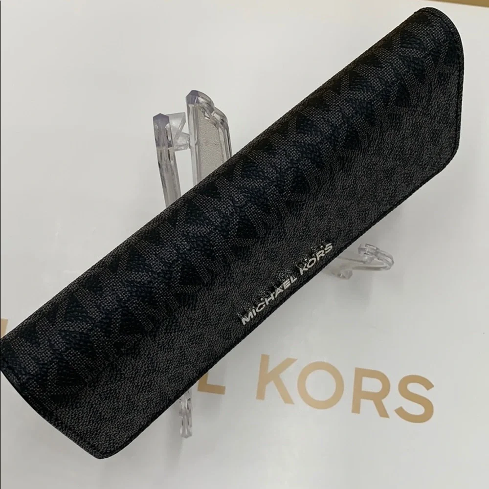MICHAEL KORS JET SET TRAVEL LG TRIFOLD BLACK